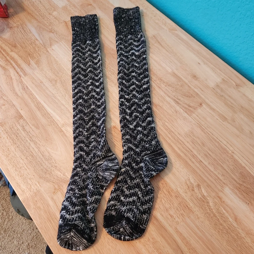 Black‎ and Gray Patterned Women's Knee Length Socks